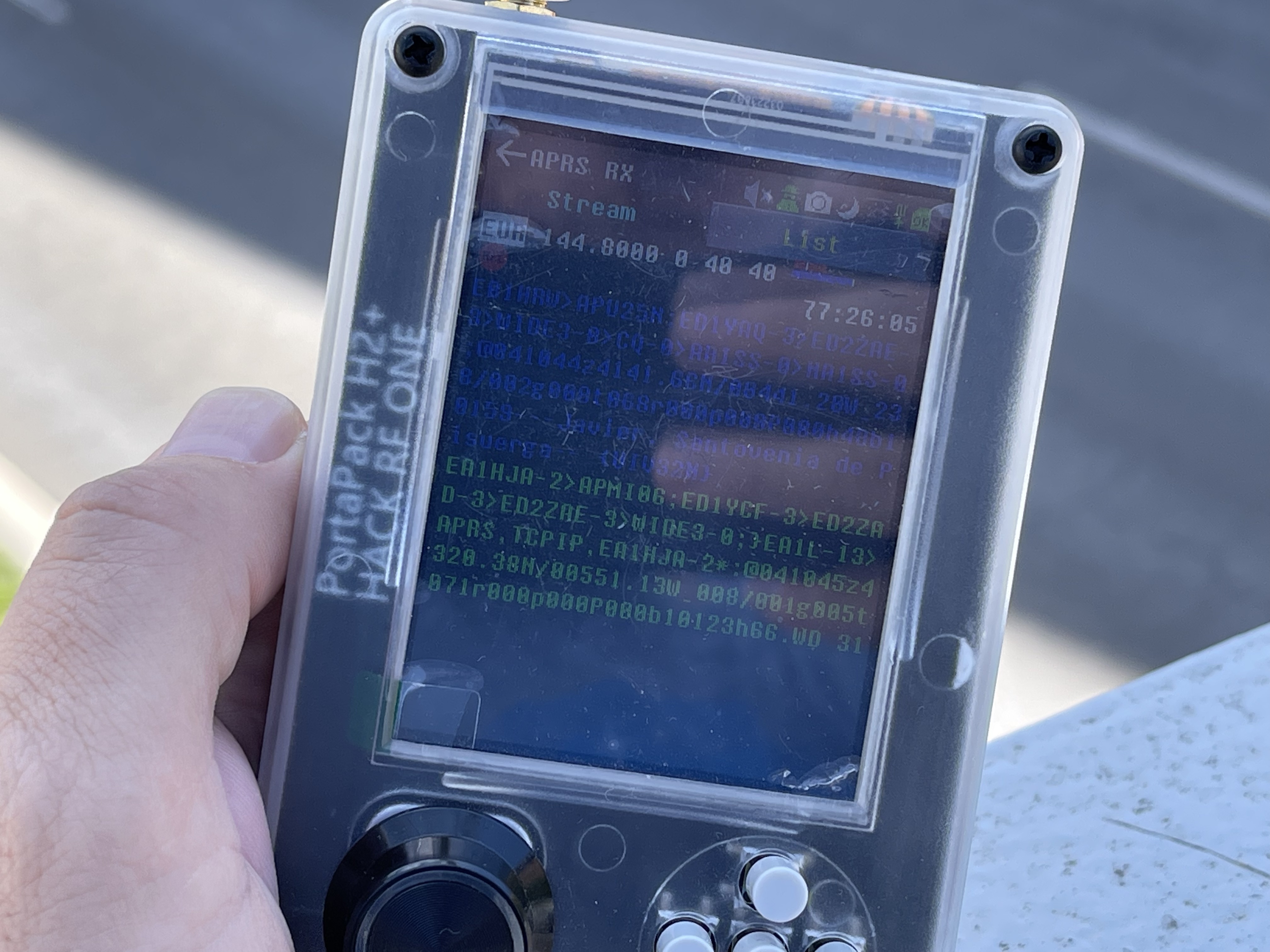 Recibiendo señales con el Hack RF + PortaPack – UN ANTENISTA EN EL TEJADO
